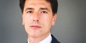 DAVIDE SERRA, TRA FILANTROPIA E FINANZA